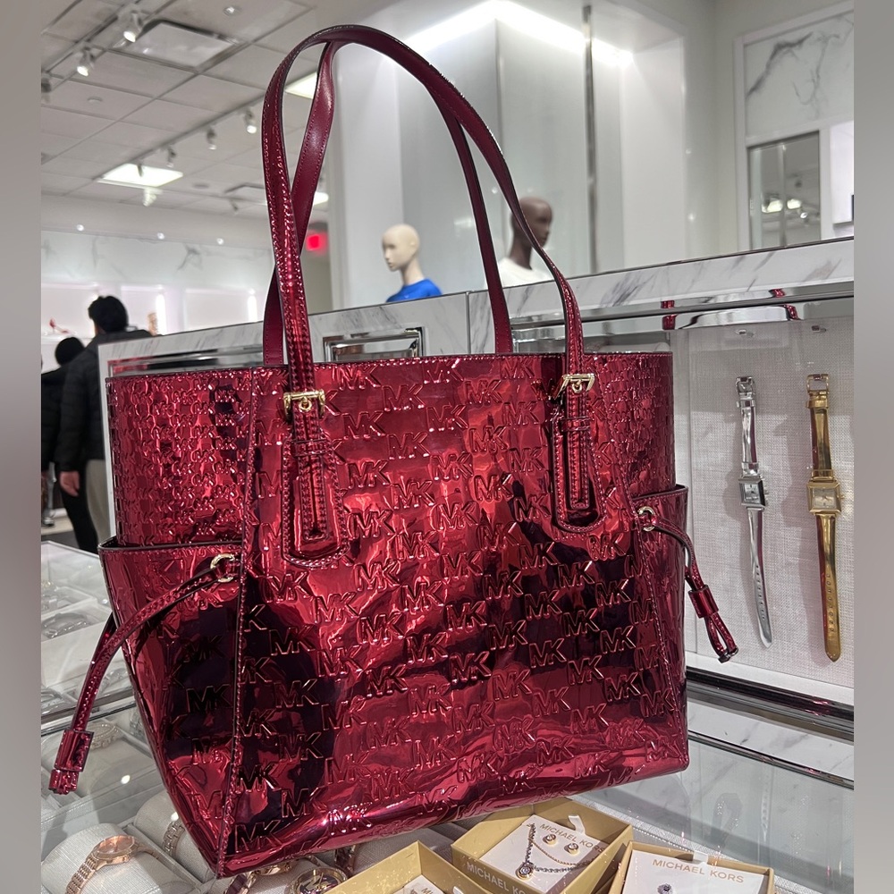 NWT MICHAEL KORS cherry Voyager Large Patent Logo Debossed Tote Bag - Picture 4 of 12